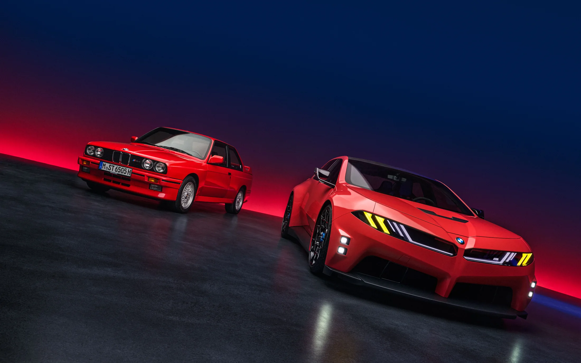 BMW M Concept Neue Klasse zusammen mit einem klassischen BMW M3