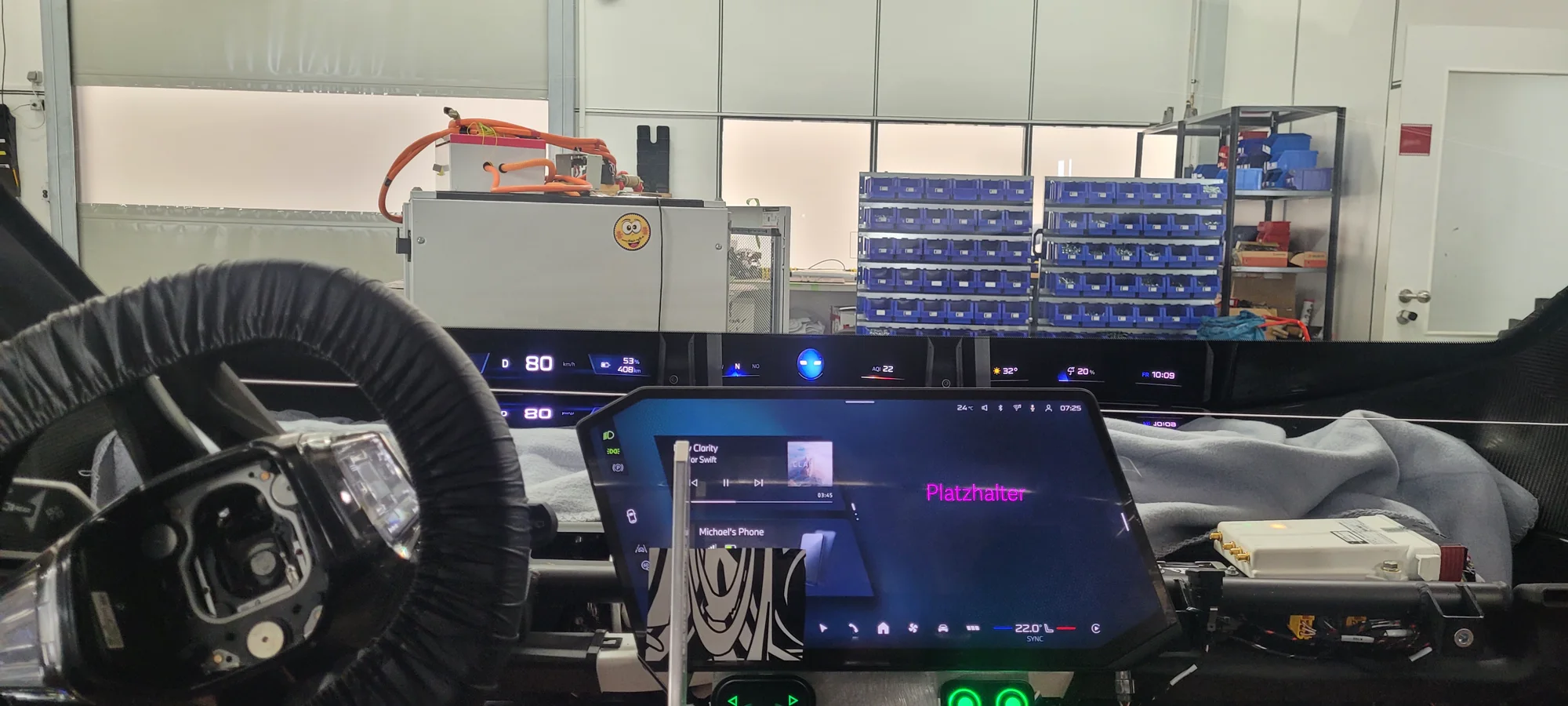 Mehrdisplay-Integration mit Central Information Display und Panoramic HUD.