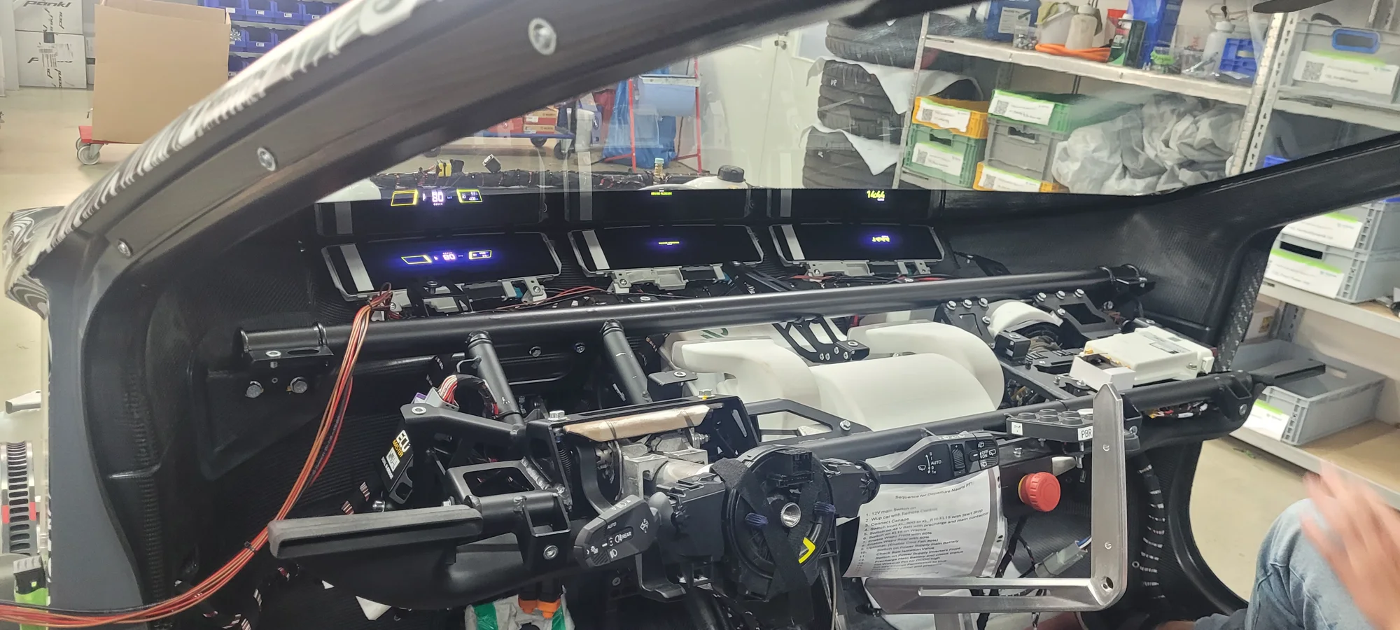 Funktionsfähiger HMI-Aufbau im VDX-Entwicklungsfahrzeug.